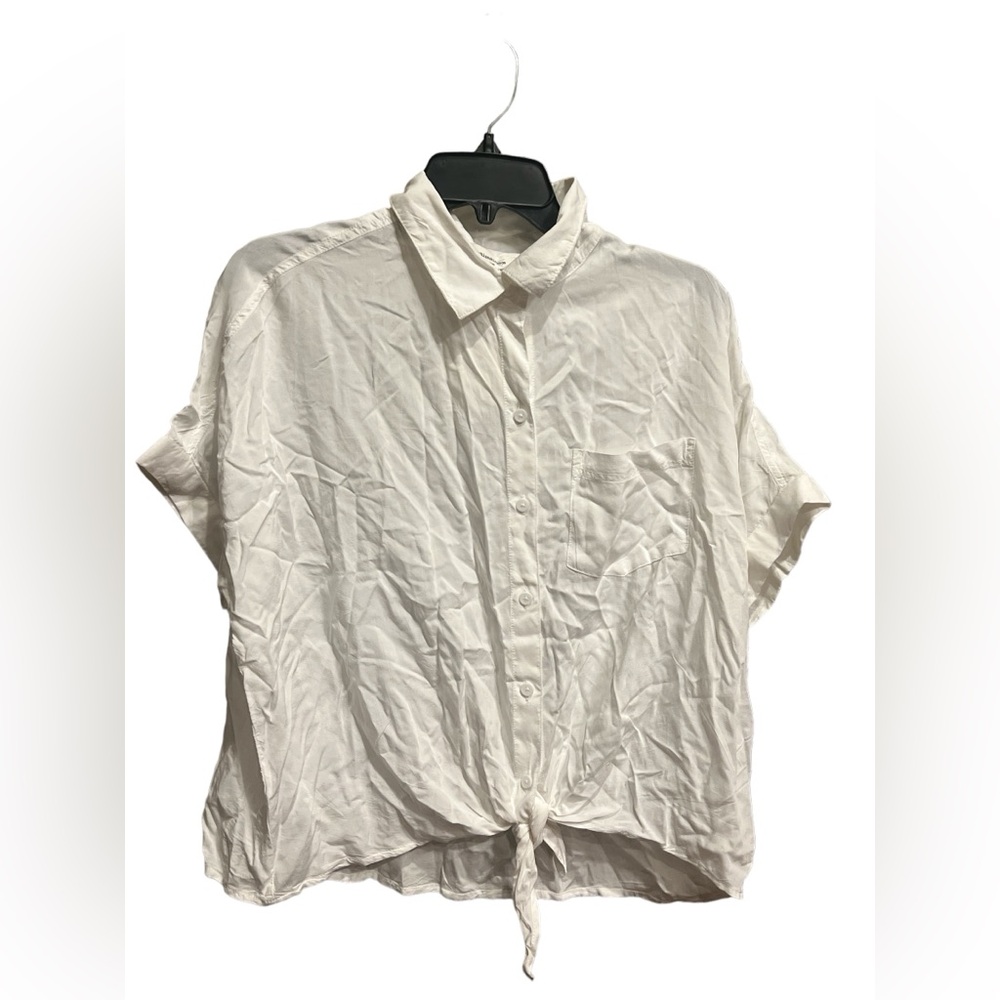 White short sleeve tie blouse